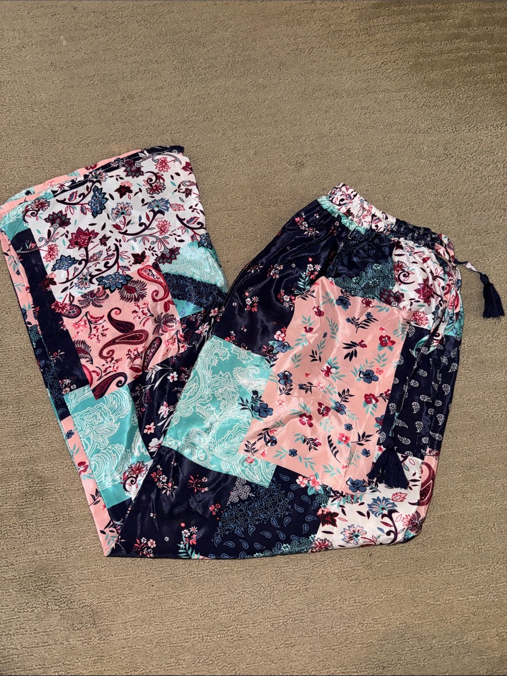 🆕 White Waves Women's Patchwork Floral Lounge Silk Pants. Free Size. OS. NWT!🌸